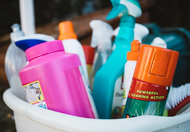 7 Potentially Harmful Ingredients in Cleaning Products (And Safer Alternatives)